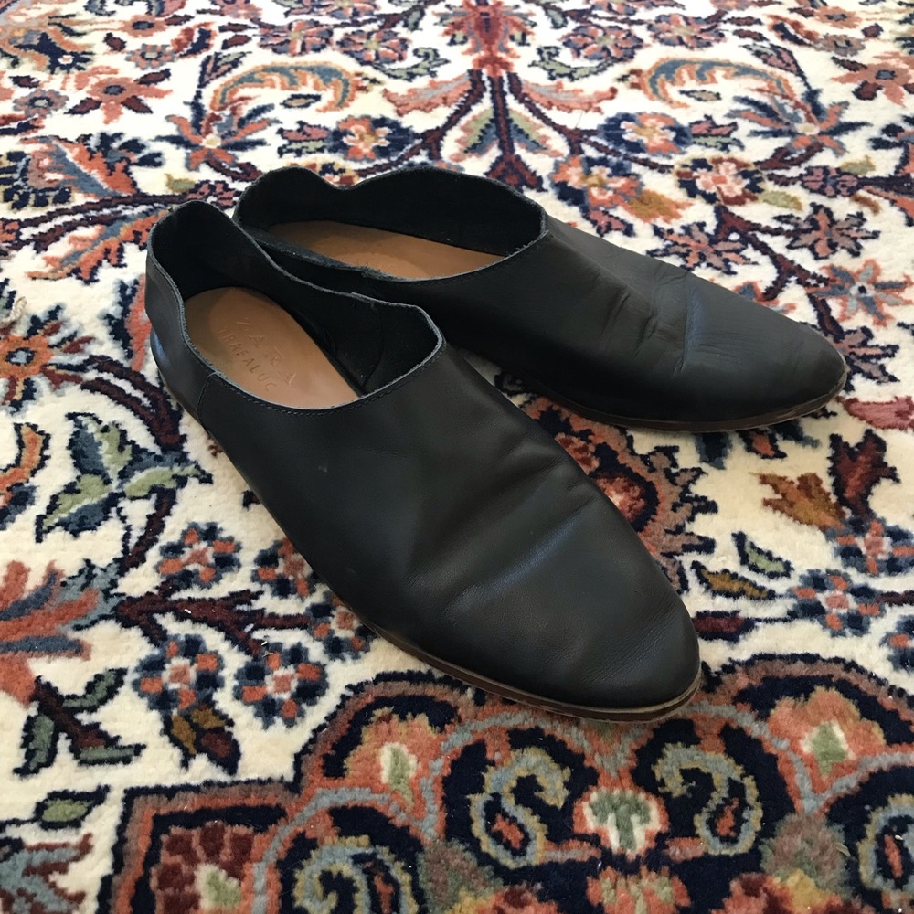 ZARA leather flats. Size 36.